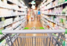 Colega diz que açougueira não pode usar banheiro feminino por ser "machinho" e supermercado no RS acaba condenado