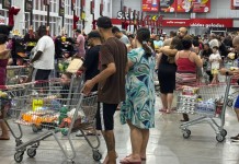 Asun, Rissul, Macromix e Stok Center abrem supermercados neste feriado