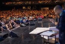 Quase 2 mil profissionais participam da abertura do ano letivo em Canoas com foco em educação humanizada