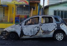 Carro incendiado em Canoas mobiliza Corpo de Bombeiros