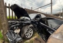 Acidente em Canoas deixa idosa presa às ferragens e mobiliza resgate em avenida