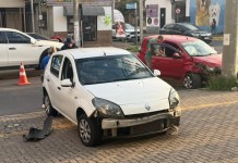 Acidente entre dois carros causa lentidão em avenida de Canoas Acidente entre dois carros causa lentidão em avenida de Canoas