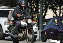 Adicional de periculosidade: a partir de abril, quem usa moto para trabalhar pode receber 30% a mais no salário