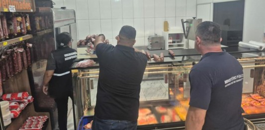 Mais de 600 kg de alimentos impróprios são apreendidos no RS; produtos estavam vencidos desde 2022
