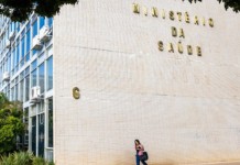 Ministério da Saúde suspende 411 médicos no Brasil após suspeita de irregularidades Ministério da Saúde suspende 411 médicos por suspeita de irregularidades; entenda o suposto escândalo e o porque do suspendimento.