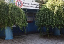 Professor preso acusado de assédio em Canoas: polícia apreende celulares e computadores para perícia Professor preso acusado de assédio em Canoas: polícia apreende celulares e computadores para perícia