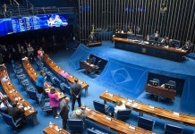 Decisão no Senado revolta: proposta para cortar salário de parlamentares é barrada Decisão no Senado revolta: proposta para cortar salário de parlamentares é barrada