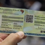 Será que isso já vale aqui? Nova identidade promete mais segurança que o RG antigo e levanta dúvidas entre brasileiros Nova identidade começa a substituir o RG antigo com mais segurança e tecnologia