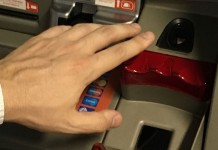 Brasileiros terão que pagar taxa para sacar dinheiro neste banco; veja qual e valor