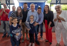 Prefeitura de Canoas entrega uniformes para alunos da rede municipal