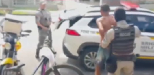 Homem tenta agarrar adolescentes perto de escola em Canoas Homem tenta agarrar adolescentes perto de escola em Canoas