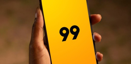 Justiça toma decisão inédita sobre motoristas da 99 e manda empresa pagar direitos trabalhistas Justiça toma decisão inédita sobre motoristas da 99 e manda empresa pagar direitos trabalhistas