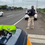 Motorista é preso em flagrante com arma em Canoas. Ele já tinha antecedentes criminais. Saiba mais detalhes na reportagem.