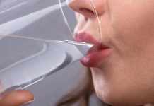 Água com ou sem gás? Qual é a melhor para a saúde? O veredito foi dado! Água com ou sem gás? Qual é a melhor para a saúde? O veredito foi dado!