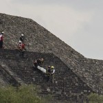 Terror em ponto turístico: brasileiras são baleadas em ataque nas pirâmides do México e cena de pânico assusta turistas