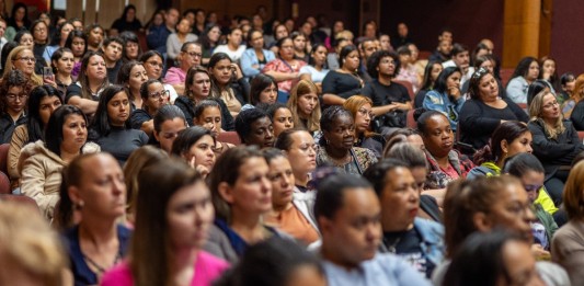 canoas monitores escolas