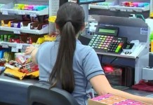 Quanto ganha um operador de caixa no Carrefour e Atacadão em 2026? Veja salário atualizado