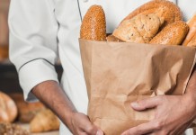 Padeiros fazem alerta: esse erro comum pode estar estragando seu pão mais rápido