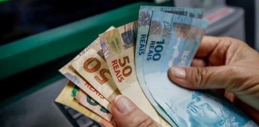 Milhões de gaúchos têm dinheiro esquecido disponível, mas não sacam por medo; quem têm direito?