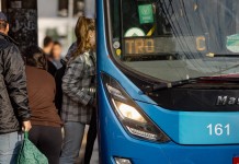 Vai pegar ônibus hoje em Canoas? Feriadão muda horários e muita gente pode ser pega de surpresa