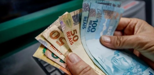 INSS antecipa 13° salário de aposentados e pensionistas