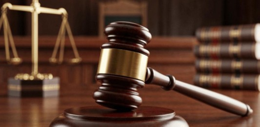 Tentou "fazer a boa": funcionário vai à praia durante atestado e acaba demitido por justa causa