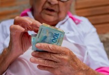Lei pode proteger idosos contra dívidas e garantir renda mínima; entenda