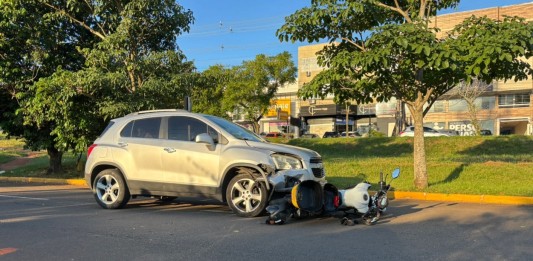 Motociclista morre após colidir em carro em Canoas Motociclista morre após colidir em carro em Canoas