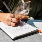 Você ainda escreve lista de compras no papel? A psicologia revela o que isso diz sobre você