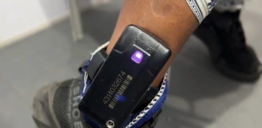 Projeto propõe tornozeleira rosa para agressores em casos de violência doméstica