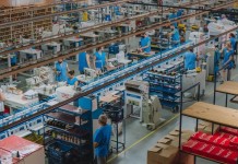 Tradicional empresa de calçados encerra produção no RS e demite quase 100 funcionários