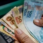 Cashback do governo federal poderá depositar dinheiro automaticamente via Pix para milhões de brasileiros.