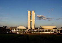 Novo auxílio do governo Lula pode beneficiar milhões de brasileiros com programas sociais e gratuidade em serviços.