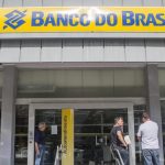 Clientes do Banco do Brasil podem concorrer a prêmio de até R$ 300 mil usando cartões elegíveis.