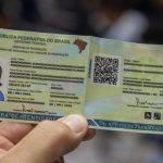 Carteira de identidade pelo celular? Entenda o que dá para fazer sem sair de casa