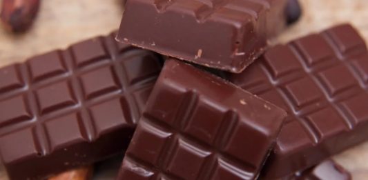 Chocolate amargo Brasil continua permitido, mas regras de composição podem mudar rótulos