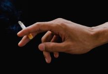 A forma como você segura o cigarro pode revelar traços escondidos da sua personalidade
