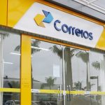 Crise dos Correios voltou a preocupar brasileiros após plano de cortes e fechamento de agências.
