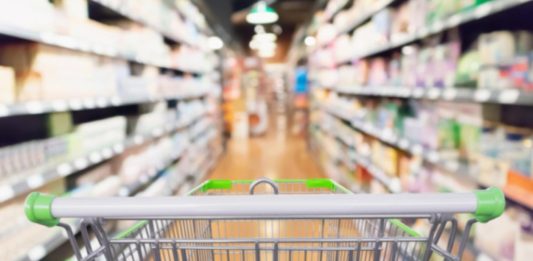 Fim da escala 6x1 pode encarecer alimentos e preocupar consumidores, alerta associação de supermercados do RS