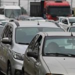 Motoristas estão sendo multados sem saber por detalhe simples no farol, e só descobrem quando a carta chega