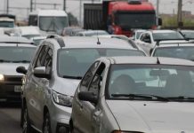 Motoristas estão sendo multados sem saber por detalhe simples no farol, e só descobrem quando a carta chega