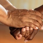Nova lei do luto parental muda hospitais no Brasil e cria direitos inéditos para mães e pais