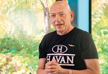 "Estou sendo perseguido": Luciano Hang, dono da Havan, é denunciado no MPF por uso indevido de símbolo nacional e se revolta durante pronunciamento nas redes sociais