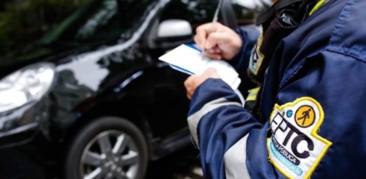 Óculos inadequados ao dirigir podem gerar multa e até problemas na CNH dos motoristas