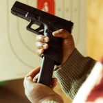 Mudança silenciosa pode liberar armas para novas profissões no Brasil
