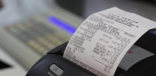 Consumidores do Rio Grande do Sul podem ganhar R$ 1 mil ao pedir CPF na nota durante a semana do Dia dos Namorados.