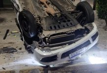 Carro capota após acidente em cruzamento de Canoas acidente canoas