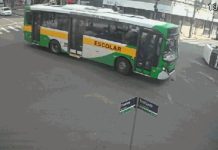 Vídeo: acidente entre ônibus e van escolar deixa sete crianças feridas em Passo Fundo acidente passo fundo