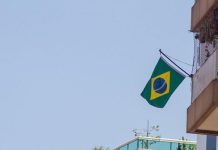 Caso envolvendo bandeira do Brasil em varanda reacendeu debate sobre regras de condomínios e preservação de fachadas.