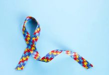 Direitos pouco conhecidos garantem benefícios a pessoas com autismo e surpreendem muitas famílias Benefícios para pessoas com autismo incluem auxílio financeiro, atendimento prioritário e direitos previdenciários